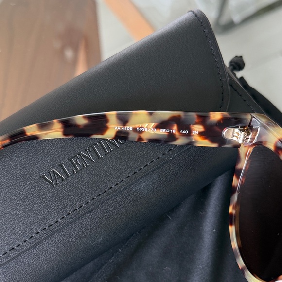 Valentino Brown Tortoise Sunglasses 🕶️ - Picture 4 of 5